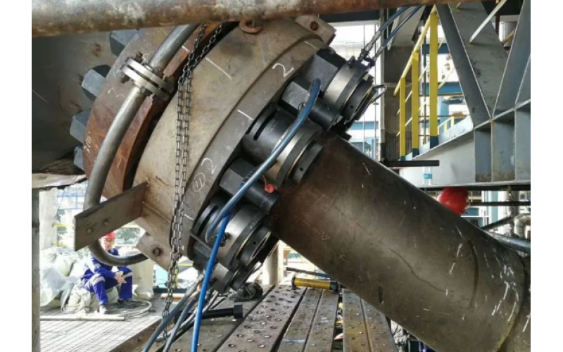 化肥氨合成塔顶盖螺栓预紧客户选用九州体育在线注册,九州体育（中国）KWZK液压螺栓拉伸器